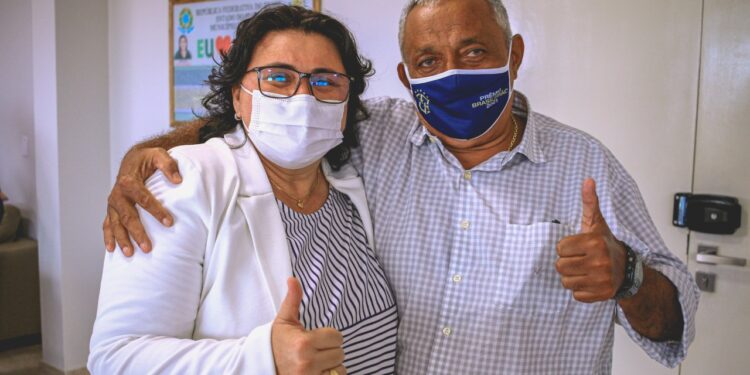 Prefeita Jôve Oliveira Monteiro recebe o presidente da FFP, Robert Brown