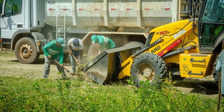 Mutirão da limpeza pública  no parque Recreio eleva nível de satisfação dos moradores