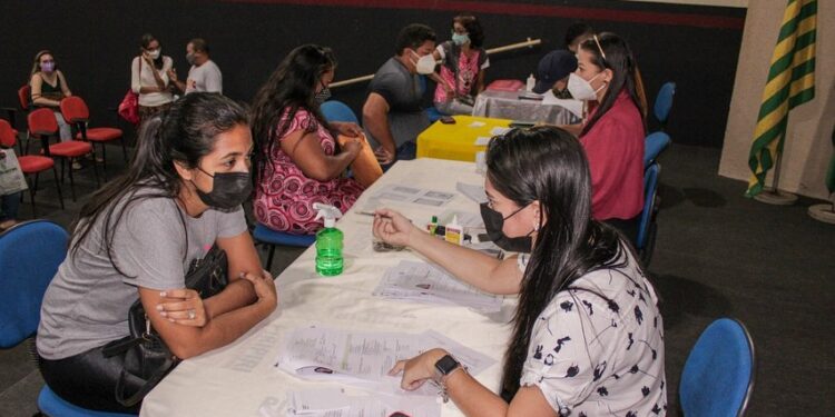 Mutirão para cadastramento de artesãos é realizado na Praça de Eventos