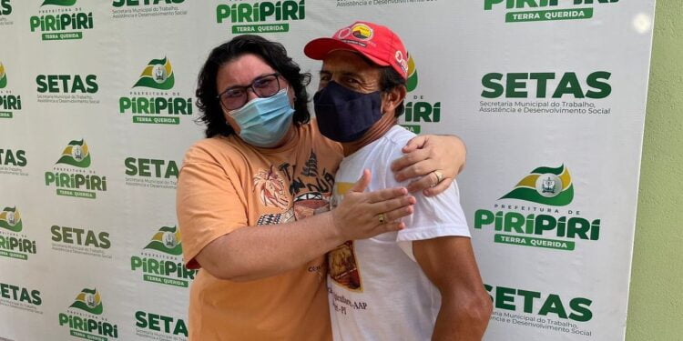 SETAS de Piripiri entrega certificados no encerramento do curso de Pedreiro na Esperança Garcia