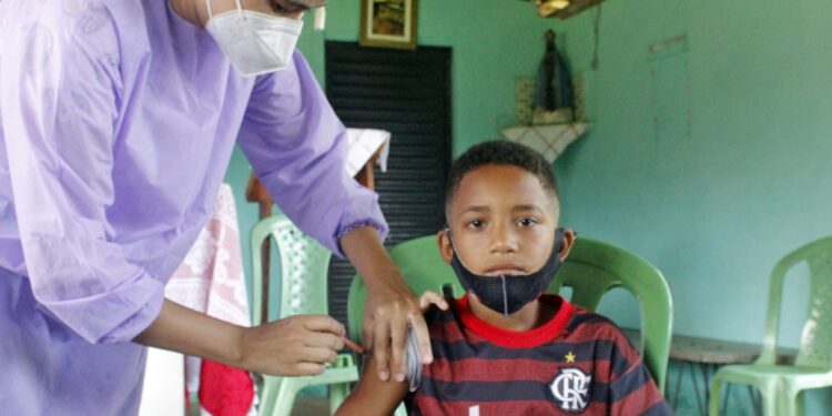 Crianças das comunidades quilombolas são imunizadas contra a covid-19 em Piripiri