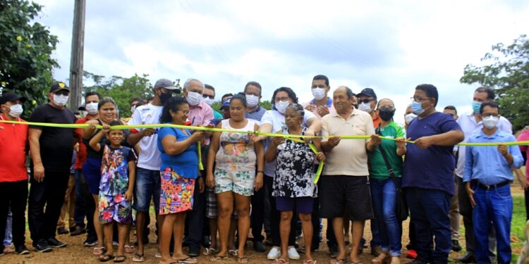 Prefeita Jôve Oliveira inicia a semana com maratona de inaugurações