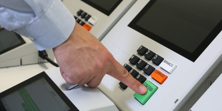 Tratativa para federação com MDB está avançada, diz presidente do União Brasil