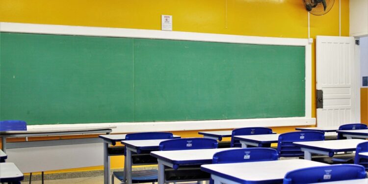 Governo do Piauí suspende retorno de aulas presenciais do estado até março