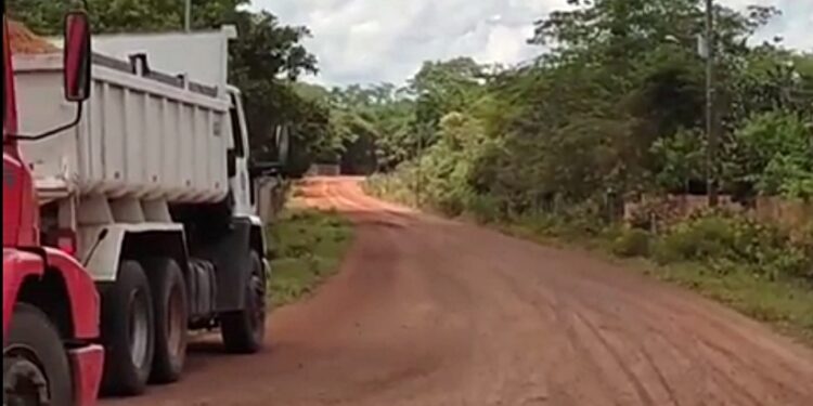 Prefeitura inicia obra de recuperação da estrada na macro região da Vertentes