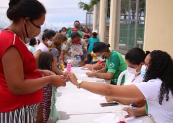 Piripiri Alimenta volta servindo 300 pessoas com sopa e pão no Petecão