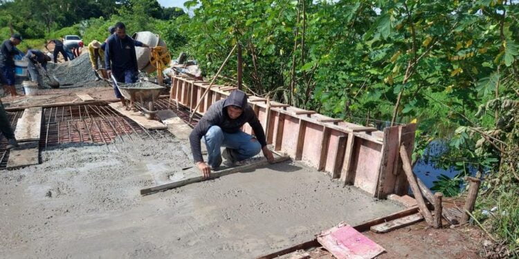 Ponte sobre o Riacho Pirangi na comunidade Angical dos Pedros está sendo construído pela Prefeitura de Piripiri