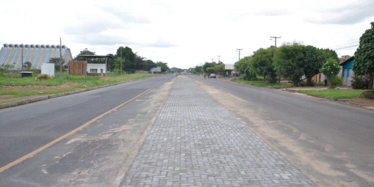 Obra de revitalização da Avenida Aderson Alves Ferreira segue em ritmo acelerado