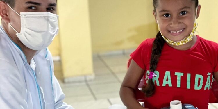 Programa Saúde na Escola realiza ação na Escola Professora Isis Cavalcanti