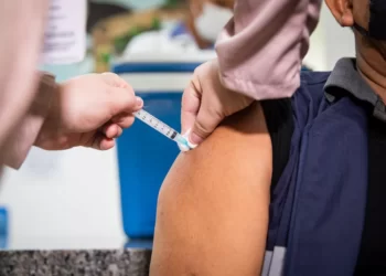 Baixa procura por dose de reforço coloca em risco desobrigação da máscara no Piauí