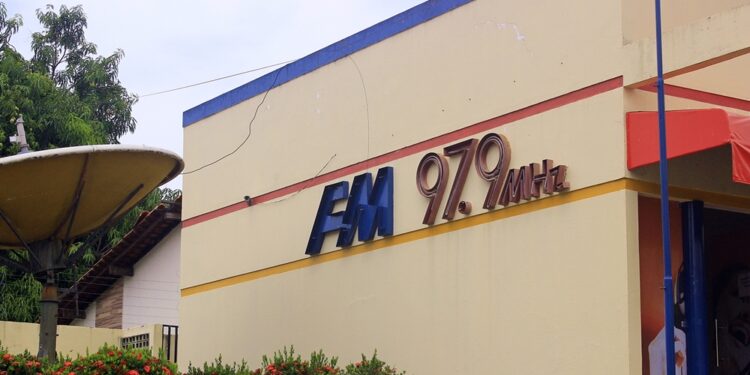 Rádio FM Cidade informa que passa por manutenção em seus transmissores