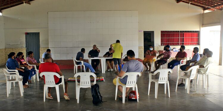 Técnicos do Programa Nacional de Crédito Fundiário se reúnem com assentados de Piripiri