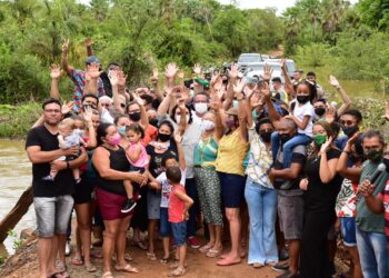Prefeita Jôve Oliveira entrega sistemas de abastecimentos d’água, estradas e ponte de concreto na zona rural de Piripiri