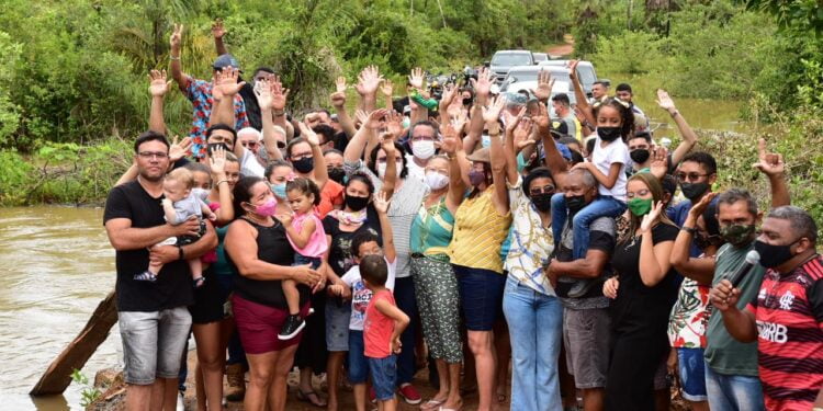 Prefeita Jôve Oliveira entrega sistemas de abastecimentos d’água, estradas e ponte de concreto na zona rural de Piripiri