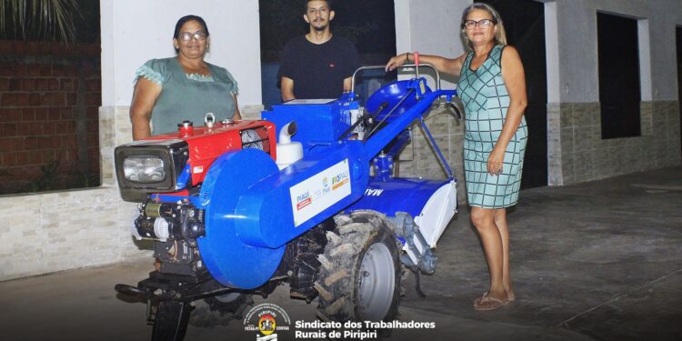 STR de Piripiri recebe micro trator por meio da Secretaria de Agricultura do Piauí