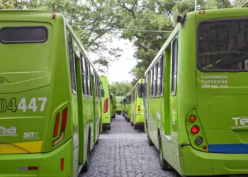 Motoristas de ônibus iniciam greve em Teresina por tempo indeterminado