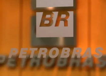 Plano econômico de Bolsonaro para eleição vai defender privatizações para bancar fundo de erradicação da pobreza