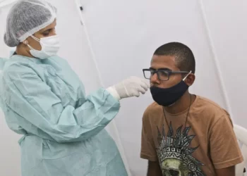 Média móvel de mortes por Covid-19 cresce pela primeira vez desde 20 de fevereiro