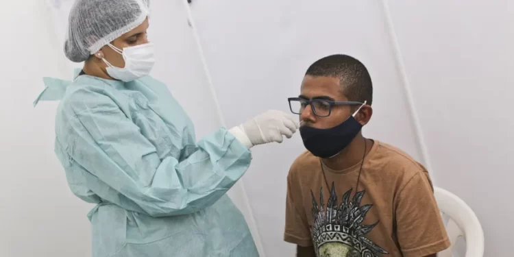 Média móvel de mortes por Covid-19 cresce pela primeira vez desde 20 de fevereiro