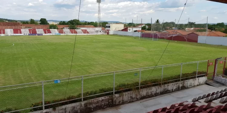 Prefeitura de Piripiri vai investir quase R$ 500 mil na estrutura do estádio Ytacoatiara