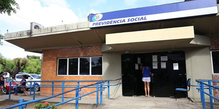 INSS paga 13º a partir de segunda; veja calendário e como receber