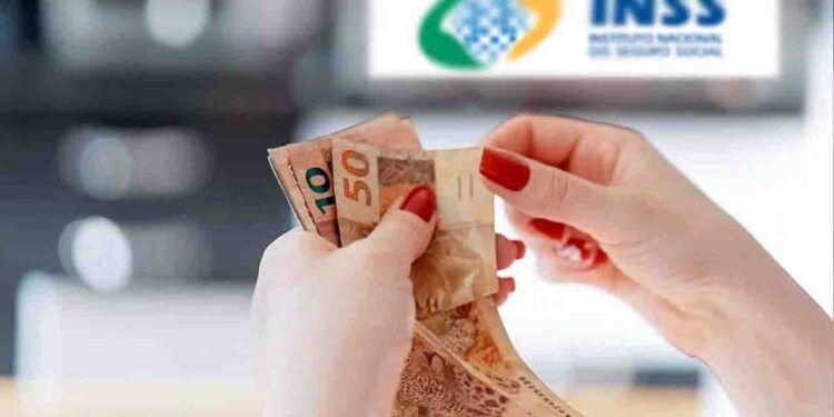 INSS: confira quem recebe o 13º salário durante o mês de abril