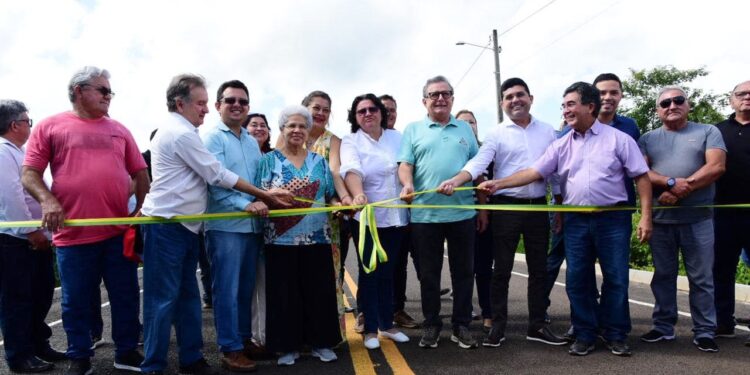 Regina Sousa entrega obra de mobilidade urbana em Piripiri e autoriza reforma do Horto Florestal