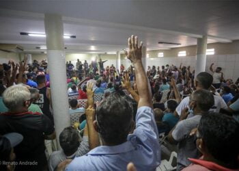 Motoristas de ônibus aprovam reajuste e frota voltará a circular nesta terça (12)