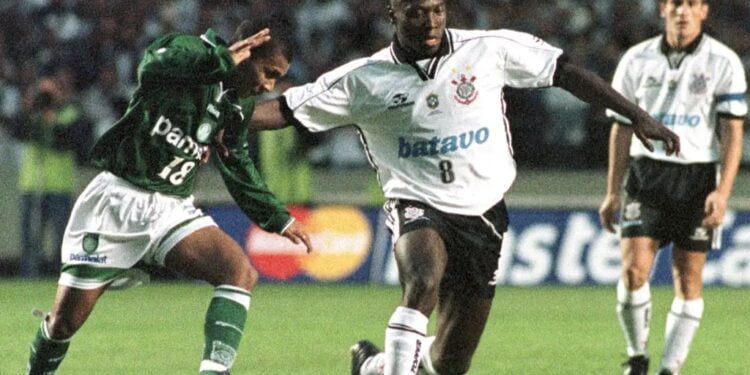 Freddy Rincón, ex-jogador de futebol, morre aos 55 anos após acidente de carro