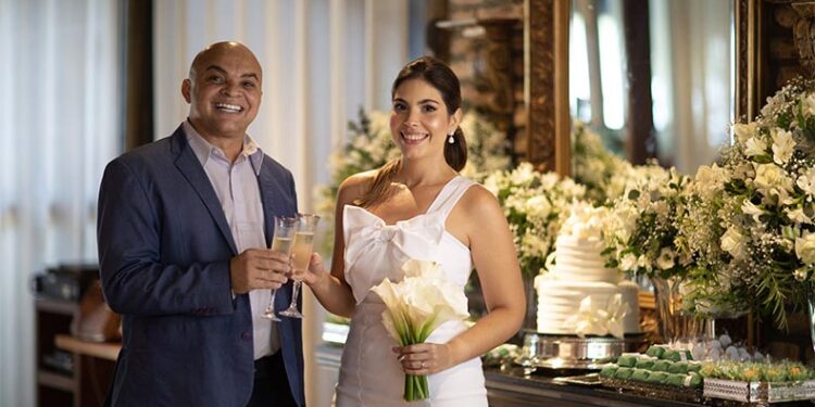 Médico do Piauí morre dentro de avião durante viagem de lua de mel