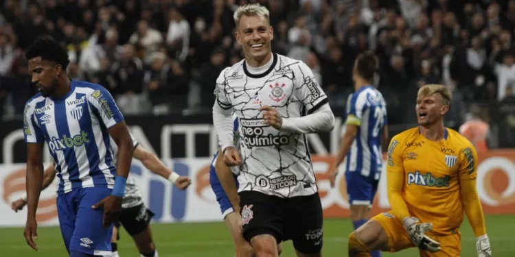 Palmeiras empata e Róger Guedes brilha em vitória do Corinthians pelo Brasileirão