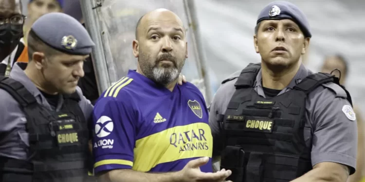 Argentino é detido após gestos racistas para torcedores do Corinthians