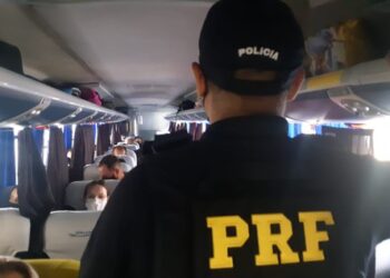 Operação Semana Santa: PRF realiza ação de educação para o trânsito em Piripiri