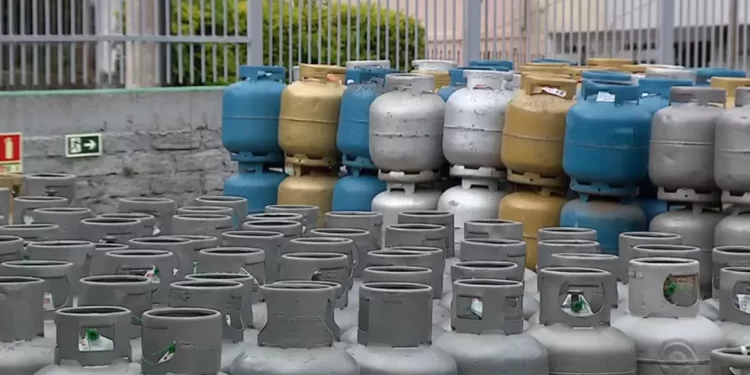 Botijão de gás chega a custar R$ 160, aponta ANP; veja valores por estado
