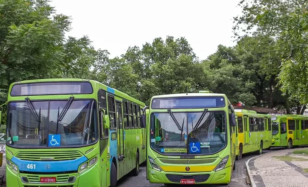 Ônibus devem voltar a circular após o meio-dia desta terça, diz Sintetro