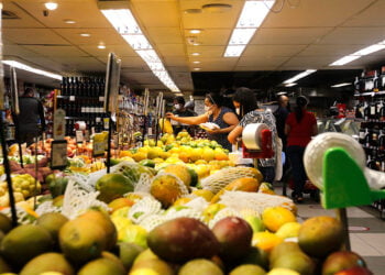 Alimentos ficam 15% mais caros no Brasil em um ano, segundo o IBGE