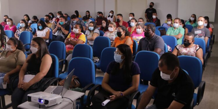 Secretaria de Educação de Piripiri promove reunião de alinhamento com gestores das escolas municipais