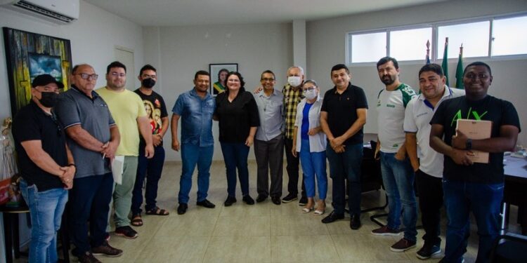 Prefeita recebe párocos de Piripiri para tratar da logística da 15ª Romaria da Terra e da Água