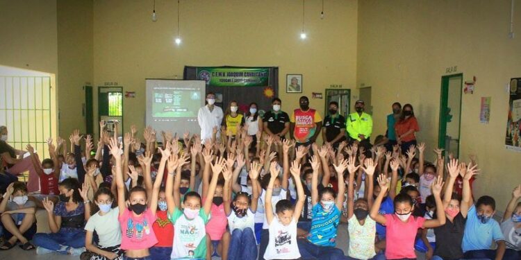 SESAM e SUTRAN fazem palestras sobre dengue e trânsito no CEM Joaquim Cavalcante Municipal em Piripiri