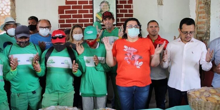 SEMAD e SEDESP promovem café da manhã em homenagem aos garis