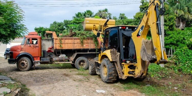 Prefeitura de Piripiri continua Mutirão de limpeza nos bairros