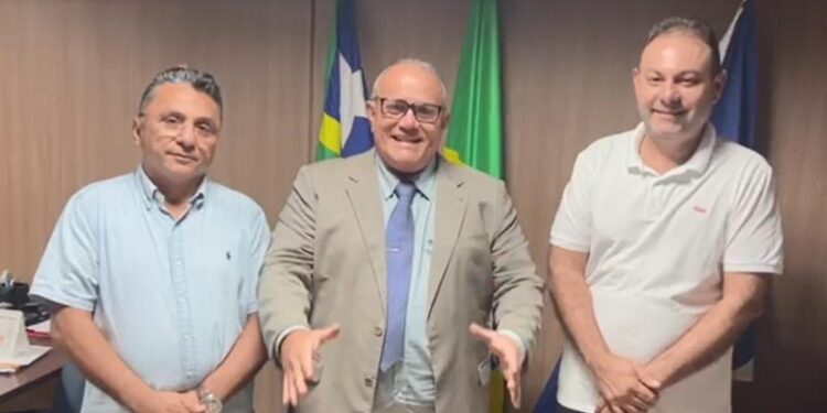 Antônio José Lira, da família Freitas de Piripiri, toma posse como vereador em Teresina