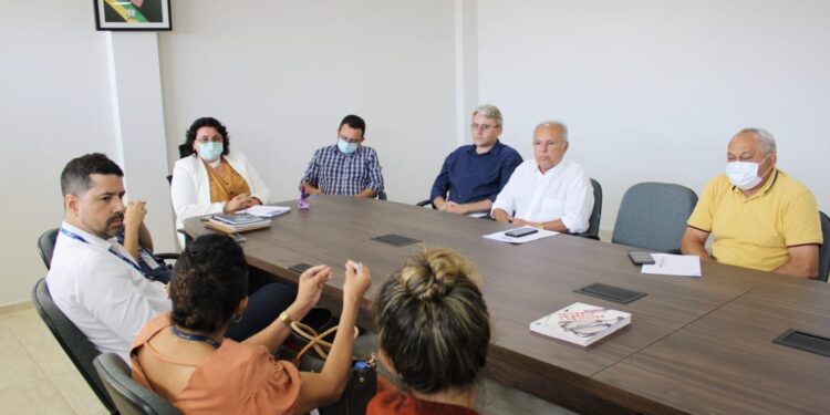 Prefeita recebe diretores do SENAC para tratar de qualificação profissional em Piripiri