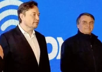 Musk fala pouco com presidente e muito com empresários