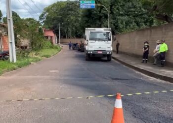 Asfalto do trecho entre o engancho a faculdade Chrisfapi é realizado pela Prefeitura de Piripiri. Vídeo