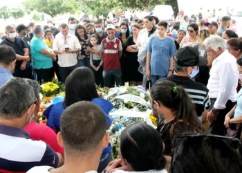 Cortejo: população de Pedro II dá último adeus ao prefeito Alvimar Martins