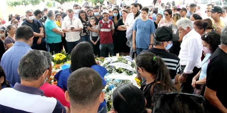 Cortejo: população de Pedro II dá último adeus ao prefeito Alvimar Martins