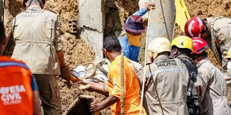 Chuvas em Pernambuco deixam mais de 79 mortos