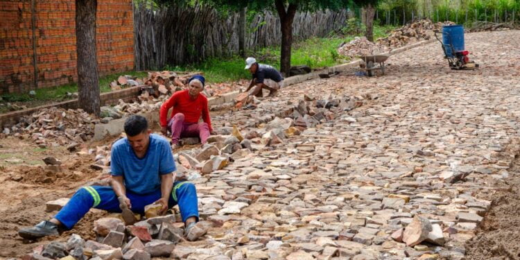 Localidade Formosa recebe obra de pavimentação poliédrica