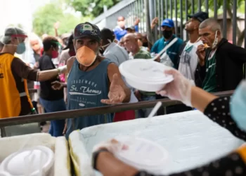 Agravada pela pandemia, fome avança no Brasil e atinge 33 milhões de pessoas, diz estudo
